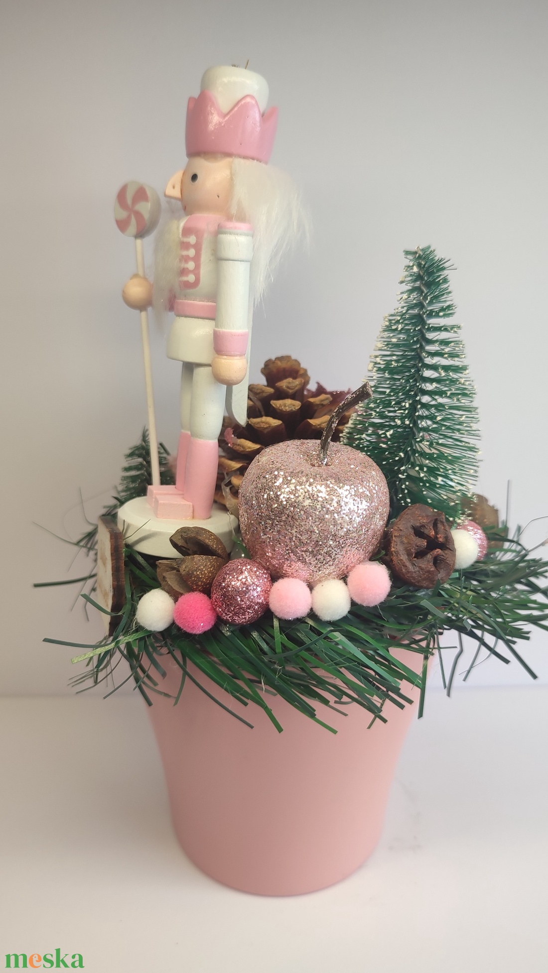 Karácsonyi dekoráció rózsaszín diótörős - otthon & életmód - dekoráció - asztal és polc dekoráció - asztaldísz - Meska.hu