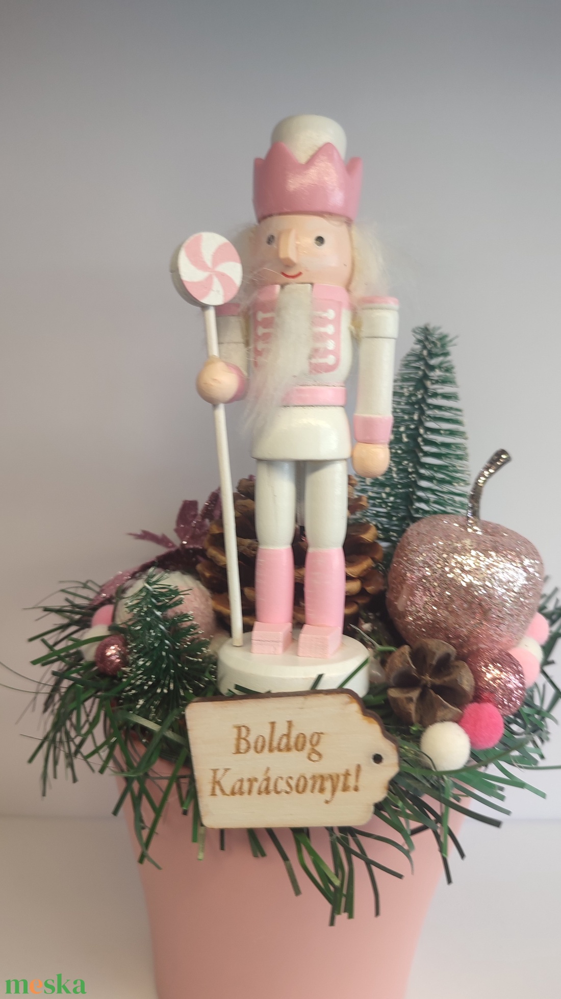 Karácsonyi dekoráció rózsaszín diótörős - otthon & életmód - dekoráció - asztal és polc dekoráció - asztaldísz - Meska.hu