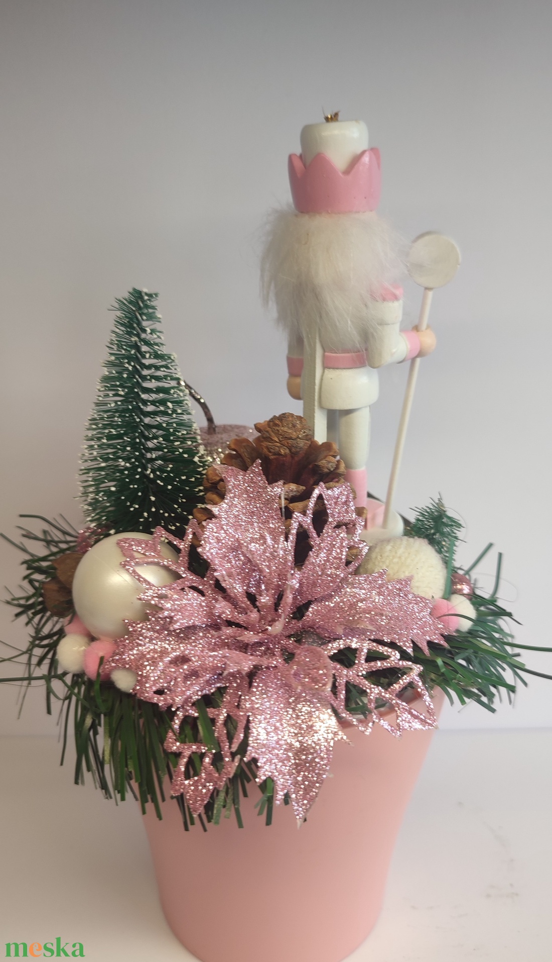 Karácsonyi dekoráció rózsaszín diótörős - otthon & életmód - dekoráció - asztal és polc dekoráció - asztaldísz - Meska.hu