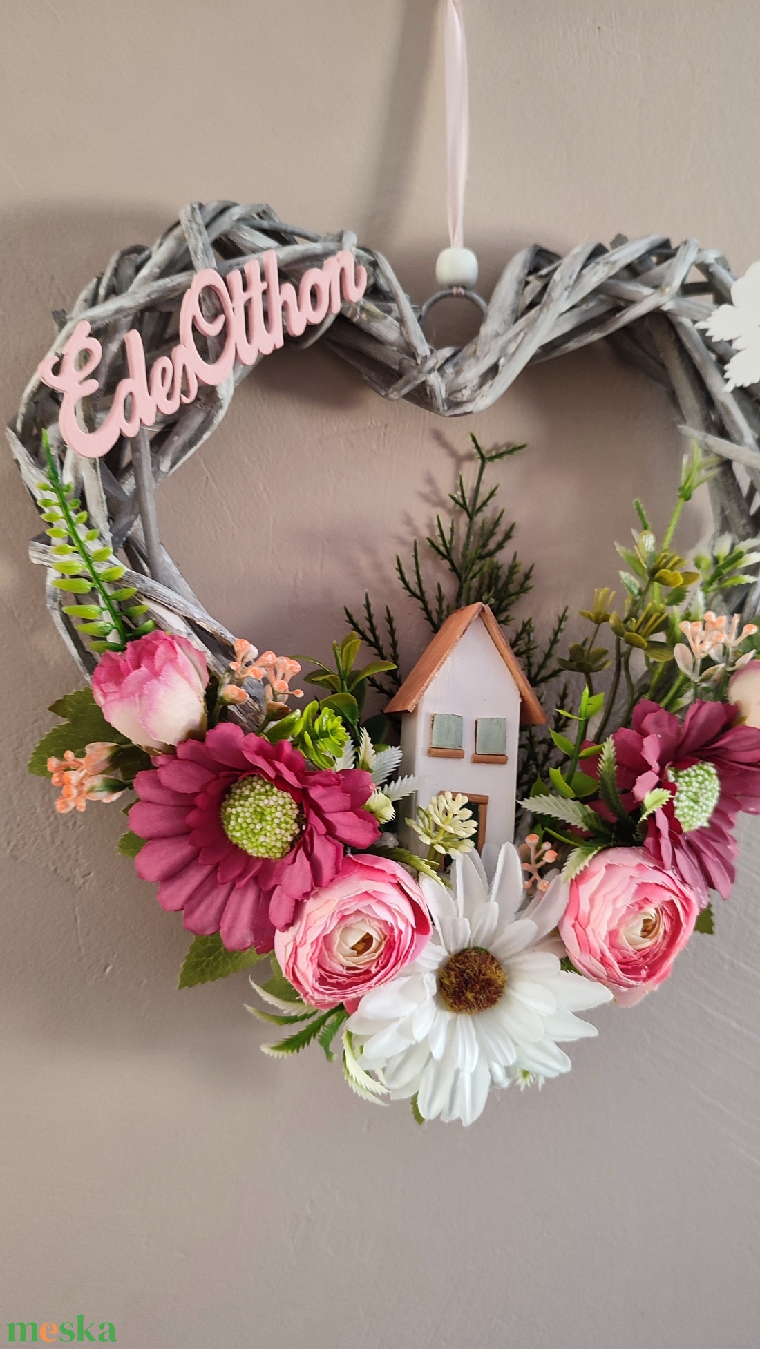 Édes Otthon szív � Rusztikus szürke fonott kopogtató romantikus virágokkal - otthon & életmód - dekoráció - ajtó- és ablak dekoráció - ajtódísz & kopogtató - Meska.hu