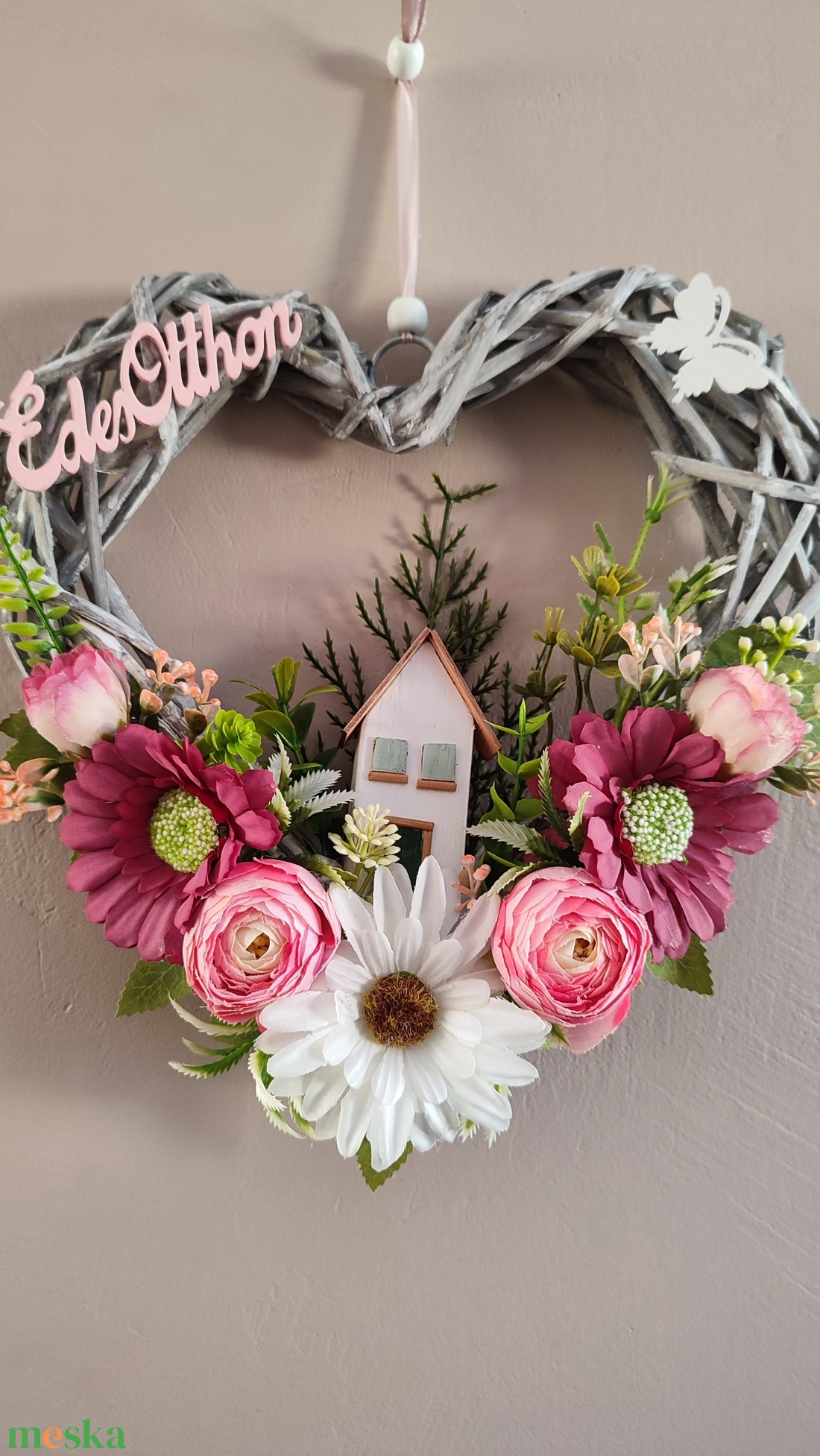 Édes Otthon szív � Rusztikus szürke fonott kopogtató romantikus virágokkal - otthon & életmód - dekoráció - ajtó- és ablak dekoráció - ajtódísz & kopogtató - Meska.hu
