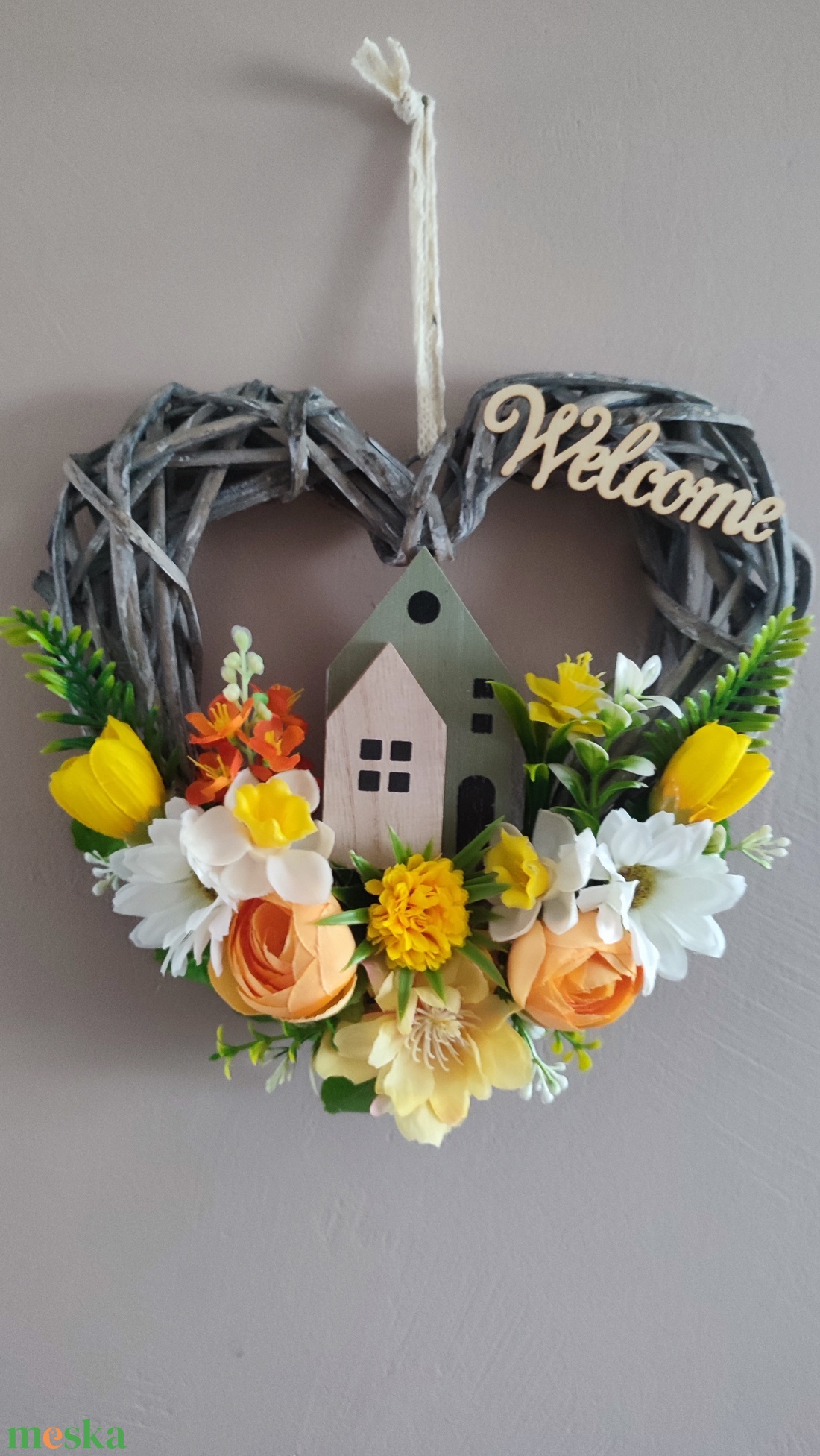 Szív alakú Welcome ajtódísz � tavaszi hangulatú virágkompozíció - otthon & életmód - dekoráció - ajtó- és ablak dekoráció - ajtódísz & kopogtató - Meska.hu