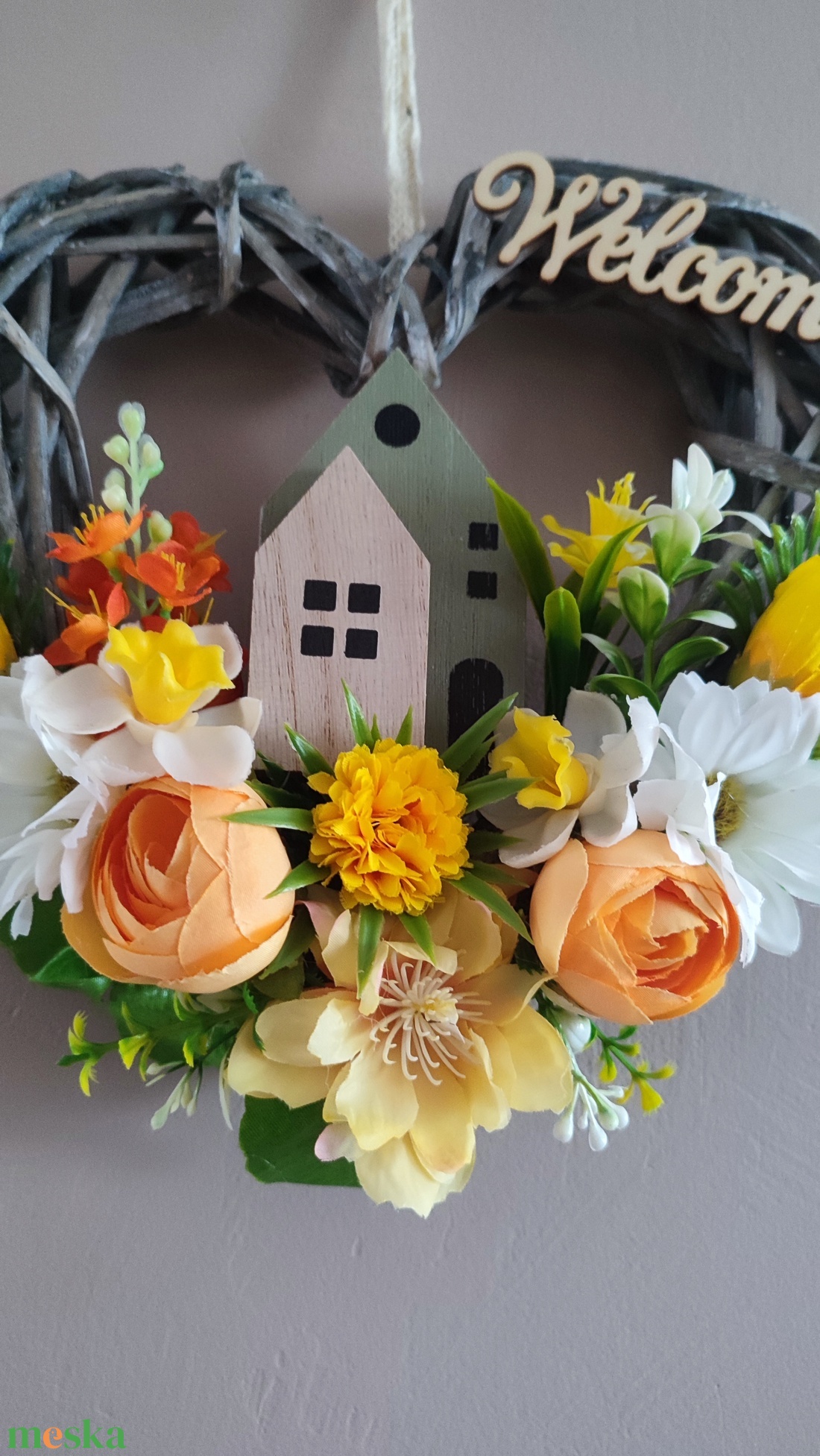 Szív alakú Welcome ajtódísz � tavaszi hangulatú virágkompozíció - otthon & életmód - dekoráció - ajtó- és ablak dekoráció - ajtódísz & kopogtató - Meska.hu