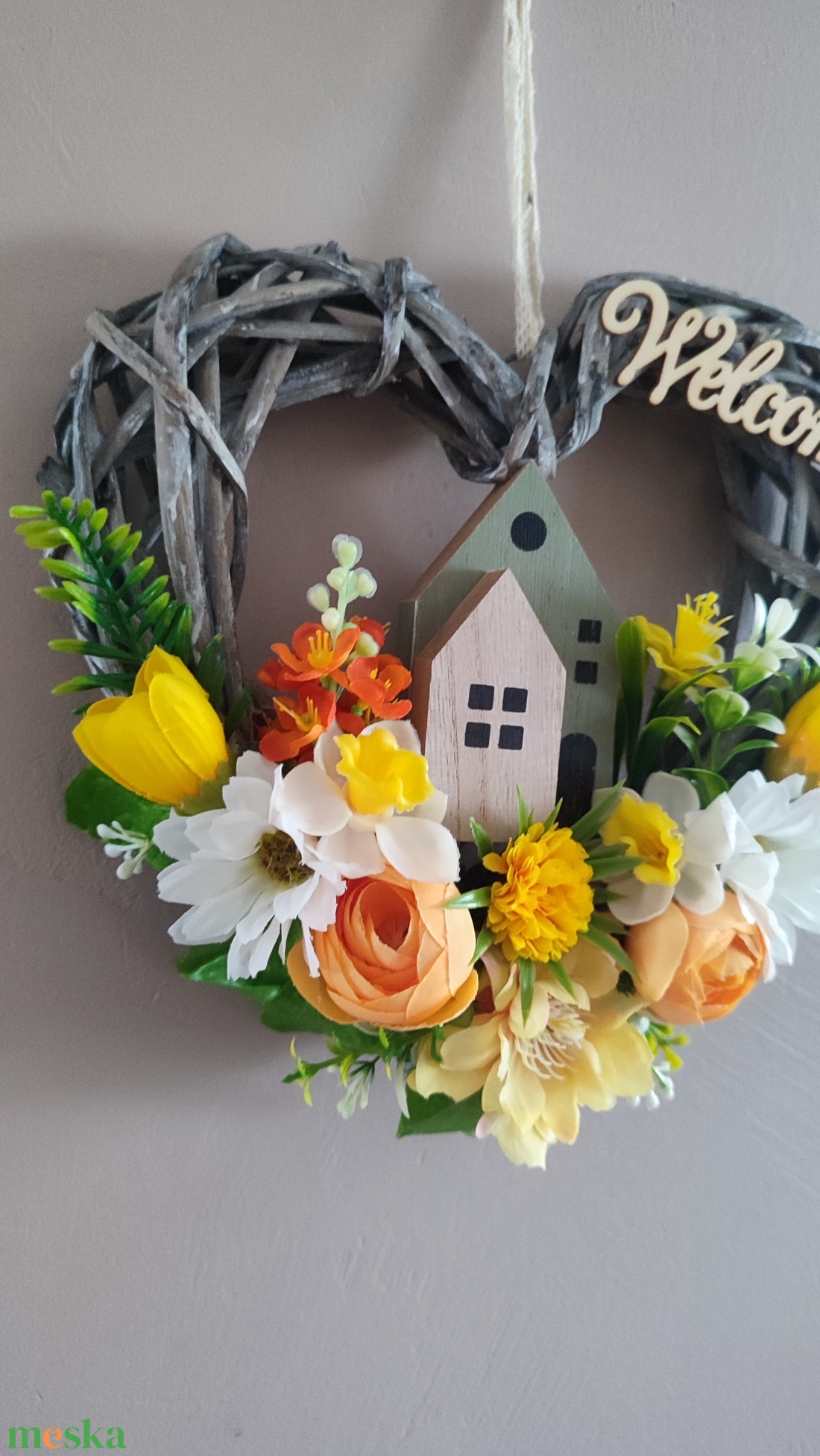Szív alakú Welcome ajtódísz � tavaszi hangulatú virágkompozíció - otthon & életmód - dekoráció - ajtó- és ablak dekoráció - ajtódísz & kopogtató - Meska.hu