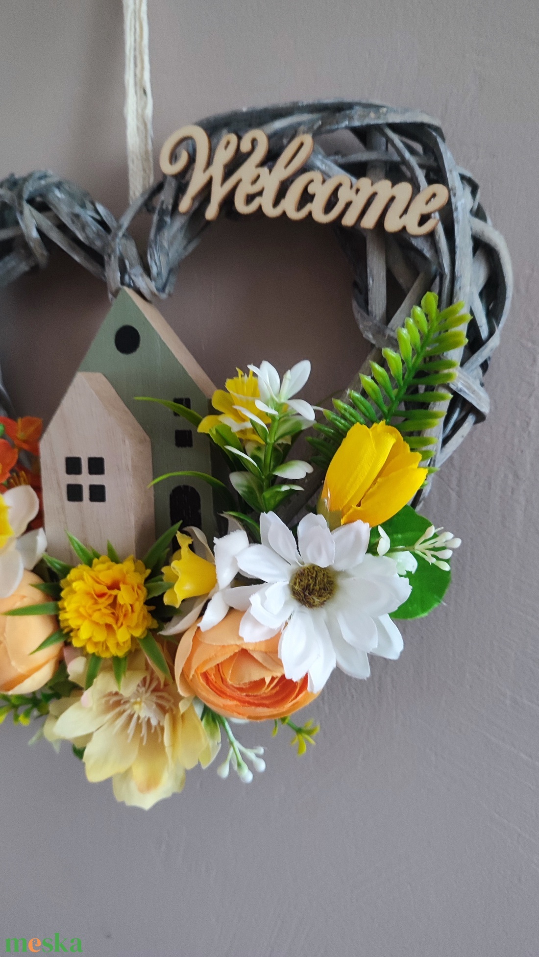 Szív alakú Welcome ajtódísz � tavaszi hangulatú virágkompozíció - otthon & életmód - dekoráció - ajtó- és ablak dekoráció - ajtódísz & kopogtató - Meska.hu