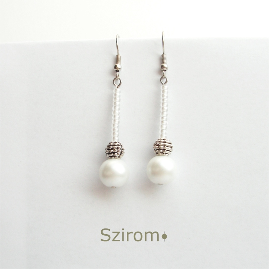 Hógömb - elegáns fehér és ezüst színű lógós fülbevaló  -  - Meska.hu