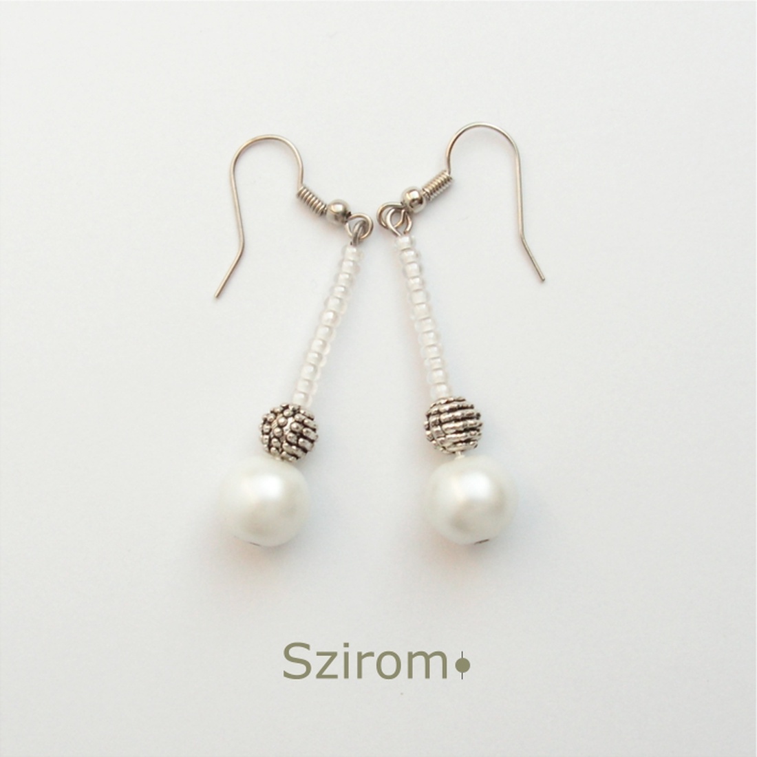 Hógömb - elegáns fehér és ezüst színű lógós fülbevaló  -  - Meska.hu