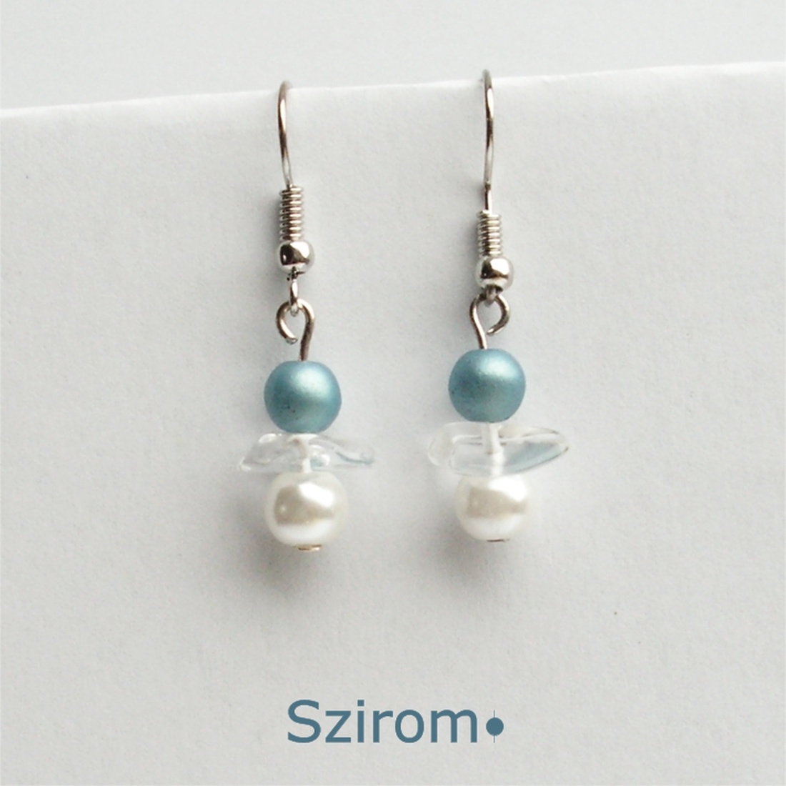 Angyalka - hegyikristály szárnyakkal kék és fehér gyöngyökkel - fülbevaló -  - Meska.hu