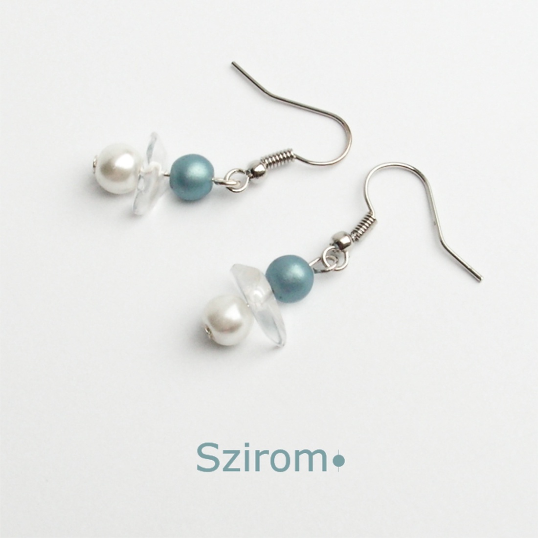 Angyalka - hegyikristály szárnyakkal kék és fehér gyöngyökkel - fülbevaló -  - Meska.hu