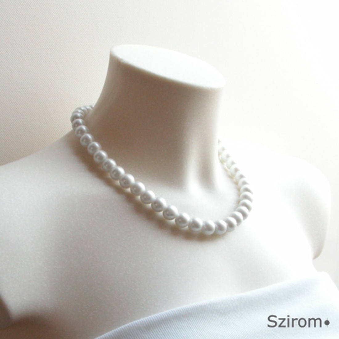 Klasszikus fehér gyöngysor  -  - Meska.hu