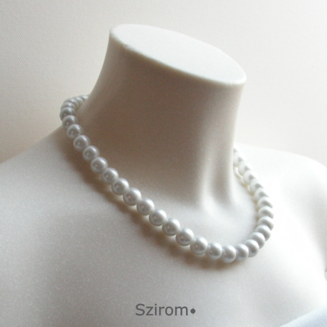 Klasszikus fehér gyöngysor  -  - Meska.hu