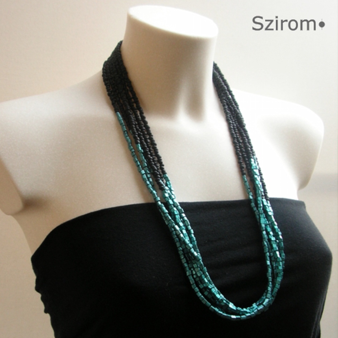 Sikeres nő - türkiz és fekete nyaklánc -  - Meska.hu