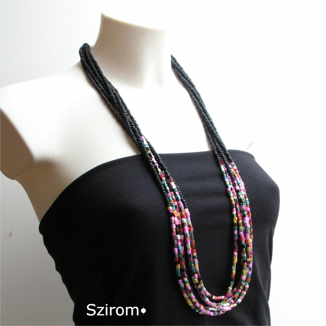 Színes egyéniség - fekete-tarka nyaklánc -  - Meska.hu