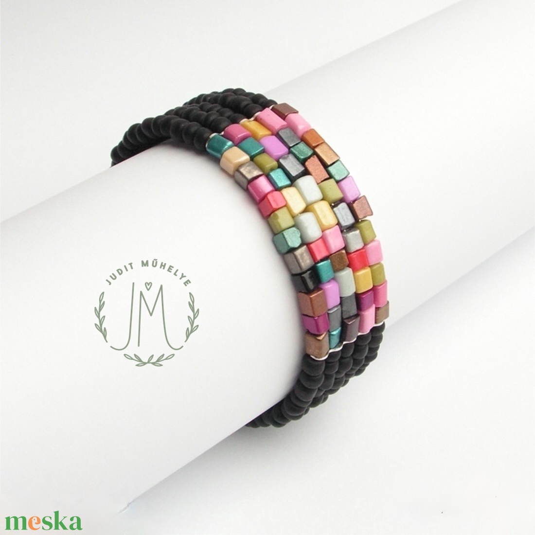 Szines egyéniség - fekete-tarka karkötő - ékszer - karkötő - karperec - Meska.hu