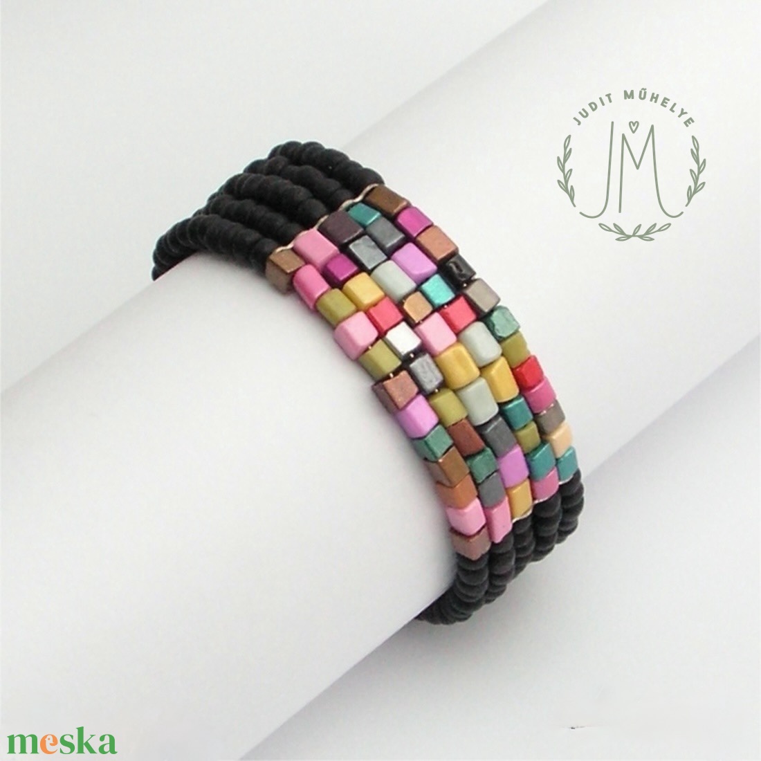 Szines egyéniség - fekete-tarka karkötő - ékszer - karkötő - karperec - Meska.hu