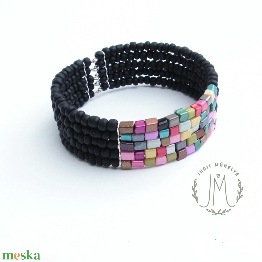 Szines egyéniség - fekete-tarka karkötő - ékszer - karkötő - karperec - Meska.hu