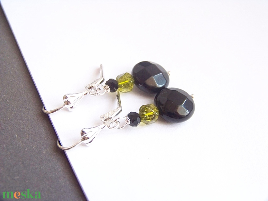 Ónix - peridot - üveggyöngy fülbevaló - ékszer - fülbevaló - lógó fülbevaló - Meska.hu Ónix - peridot - üveggyöngy fülbevaló - ékszer - fülbevaló - lógó fülbevaló - Meska.hu