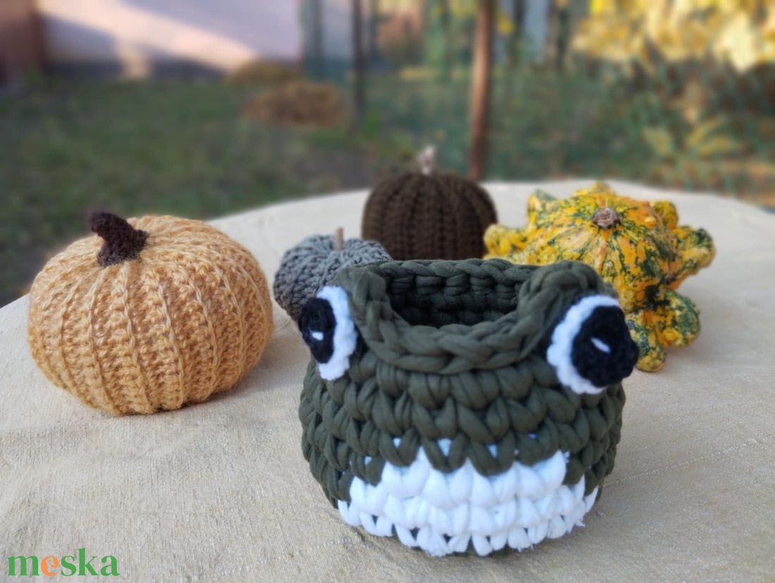 Horgolt békás tató - otthon & életmód - dekoráció - asztal és polc dekoráció - horgolt & csipketerítő - Meska.hu