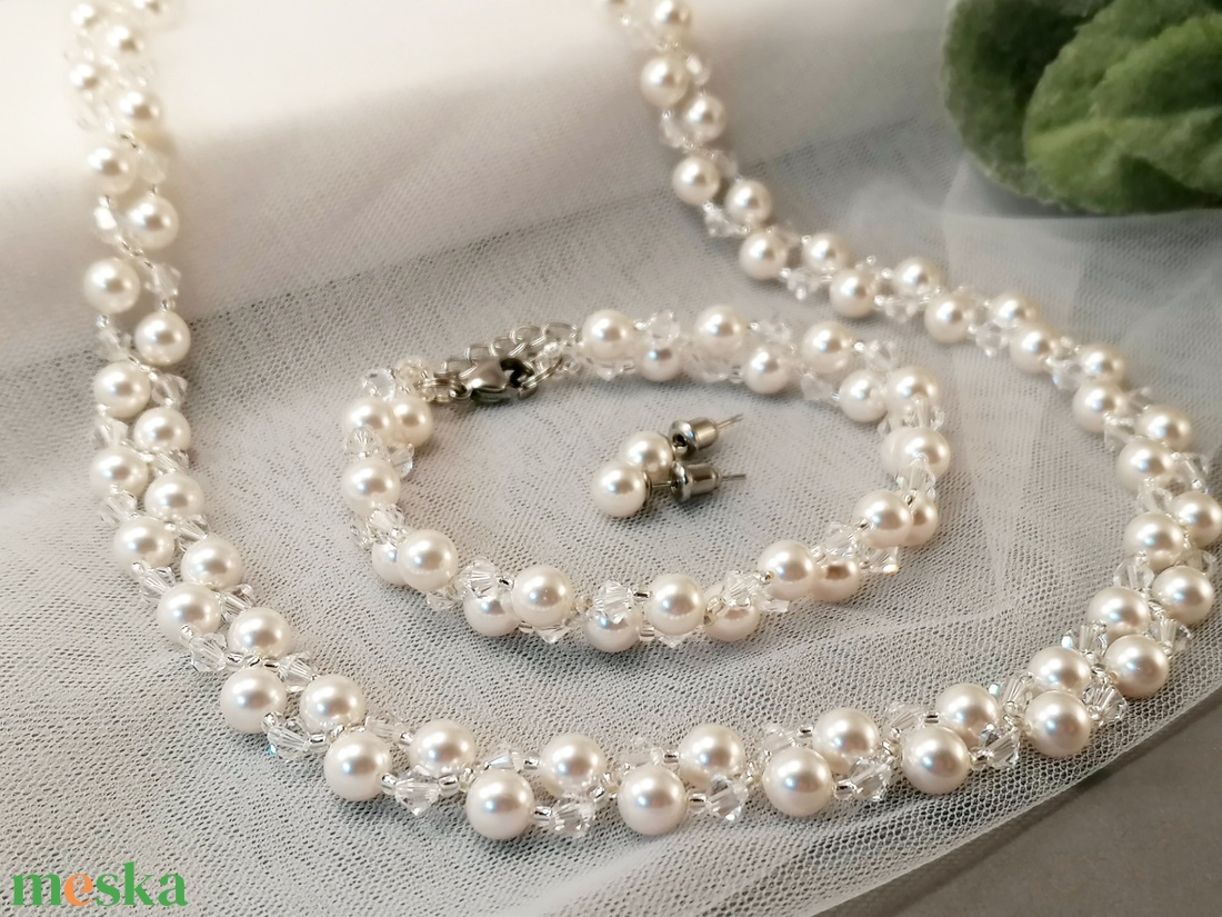 Gyöngysor csupa Swarovski és Preciosa gyönggyel - esküvő - ékszer - ékszerszett - Meska.hu Gyöngysor csupa Swarovski és Preciosa gyönggyel - esküvő - ékszer - ékszerszett - Meska.hu