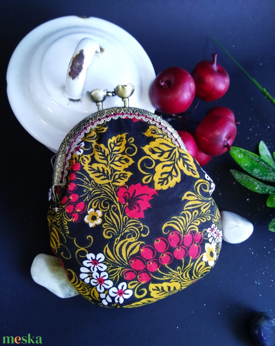 Bogyóerdő � kézzel készült fémkeretes tárca, népies virágmintával - táska & tok - pénztárca & más tok - pénztárca - női pénztárca - Meska.hu