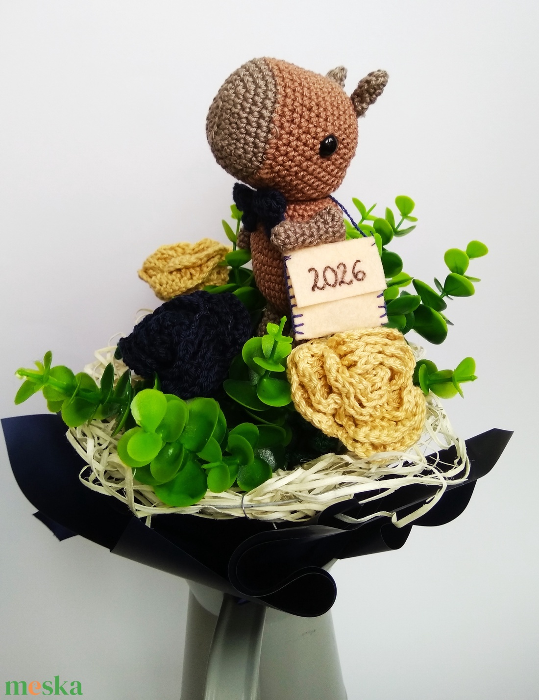 Horgolt ballagási capybara csokor- horgolt virágokkal, egyedi kézműves ajándék - otthon & életmód - virágdekoráció - virágok - virágcsokor - Meska.hu