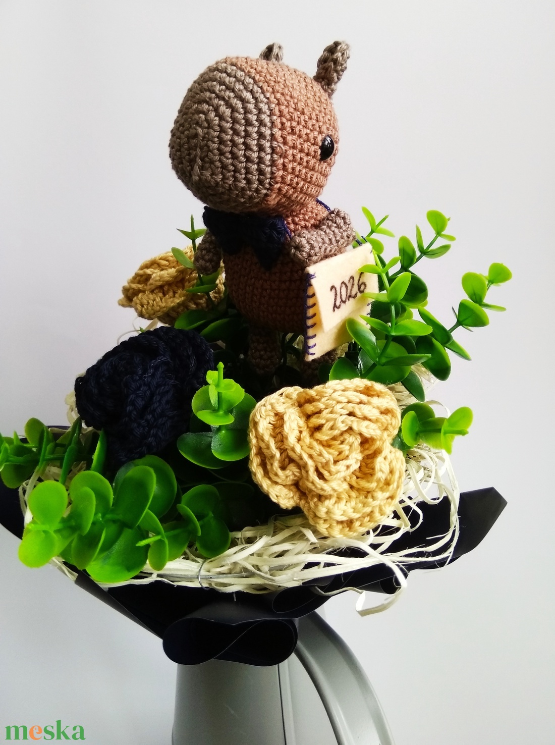 Horgolt ballagási capybara csokor- horgolt virágokkal, egyedi kézműves ajándék - otthon & életmód - virágdekoráció - virágok - virágcsokor - Meska.hu