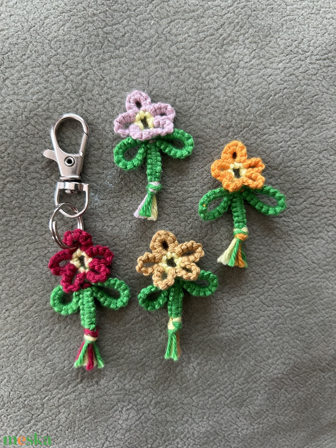 Virág (kicsi) - táska & tok - kulcstartó & táskadísz - táskadísz - Meska.hu