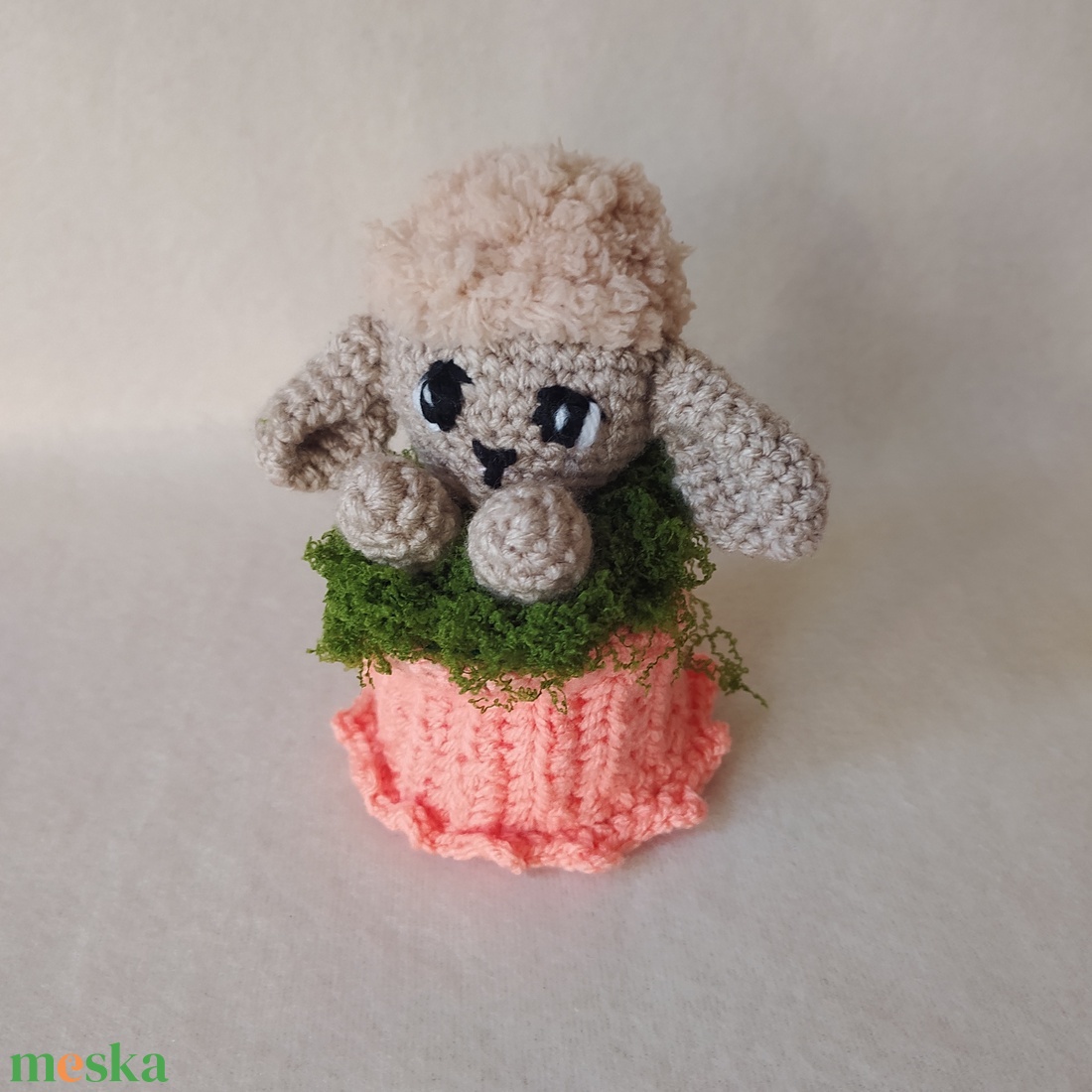 Horgolt bari, bárány kosárban - otthon & életmód - dekoráció - asztal és polc dekoráció - asztaldísz - Meska.hu