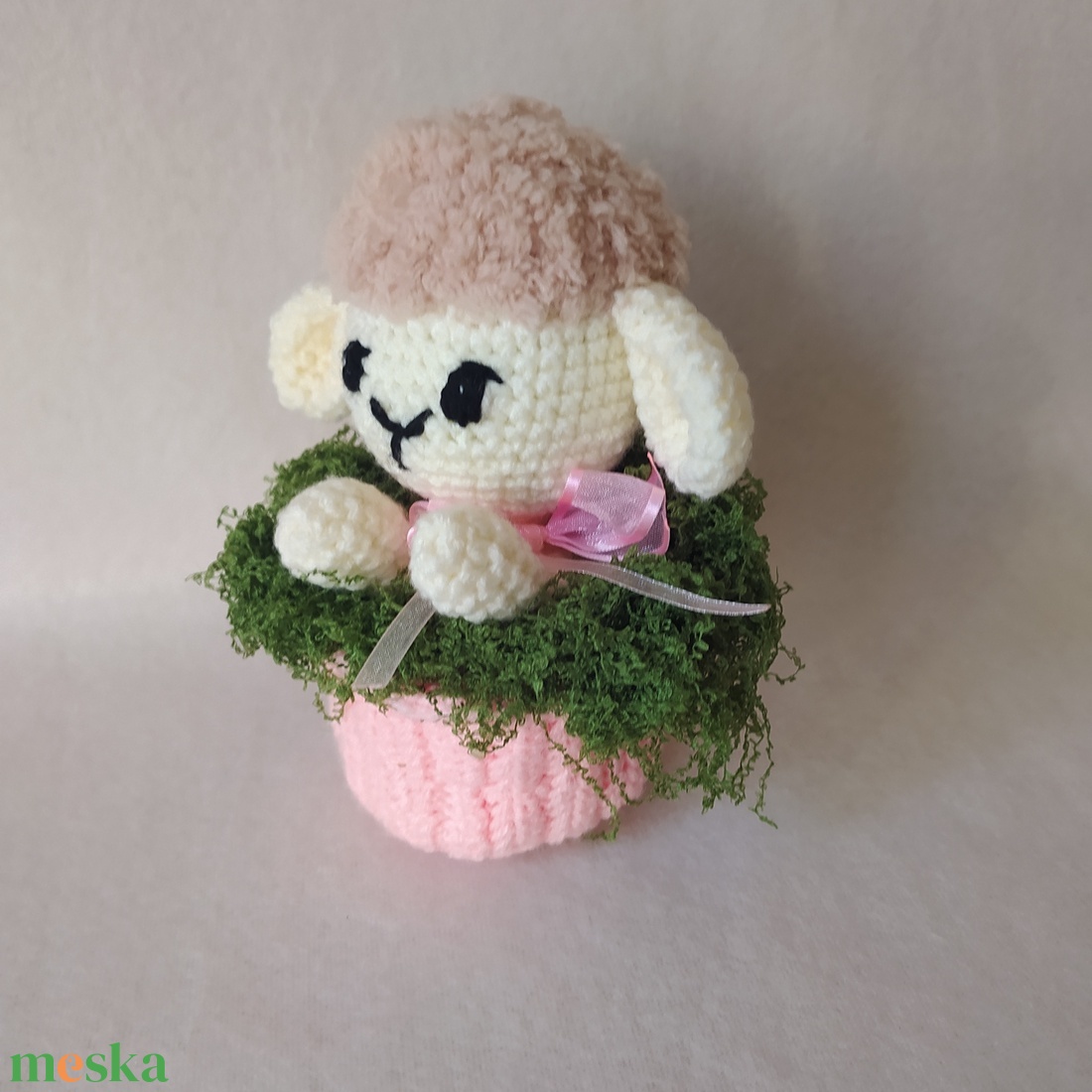 Horgolt bari, bárány kosárban - otthon & életmód - dekoráció - asztal és polc dekoráció - asztaldísz - Meska.hu