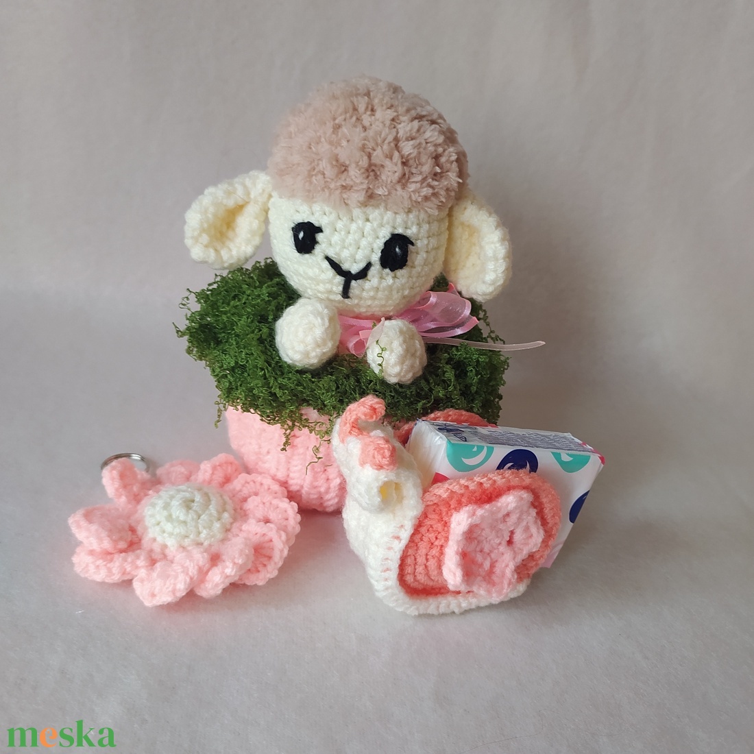 Horgolt bari, bárány kosárban - otthon & életmód - dekoráció - asztal és polc dekoráció - asztaldísz - Meska.hu