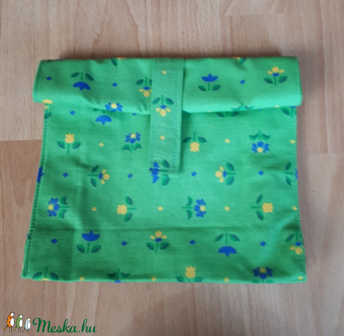 NoWaste uzsonnás tasak, almazöld alapon virágmintás vászonból - táska & tok - uzsonna- & ebéd tartó - szendvics csomagoló - Meska.hu