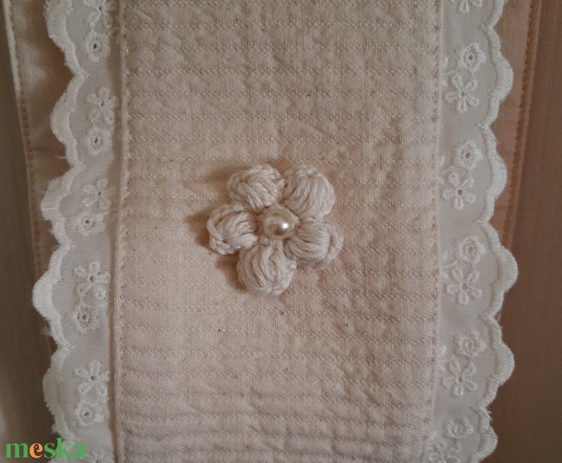 Wc-papír tároló,ekrü vászonból,madérával és horgolt virággal díszítve,shabby chic   stílusban - otthon & életmód - fürdőszoba - fürdőszobai tároló - Meska.hu