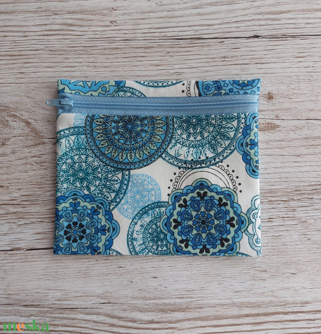 Egészségügyi betét tartó,intim betéttartó,vízhatlan anyaggal bélelve,fehér alapon türkizkék mandalás vászonból,NoWaste - szépségápolás - intim higiénia - egészségügyi tartó - Meska.hu
