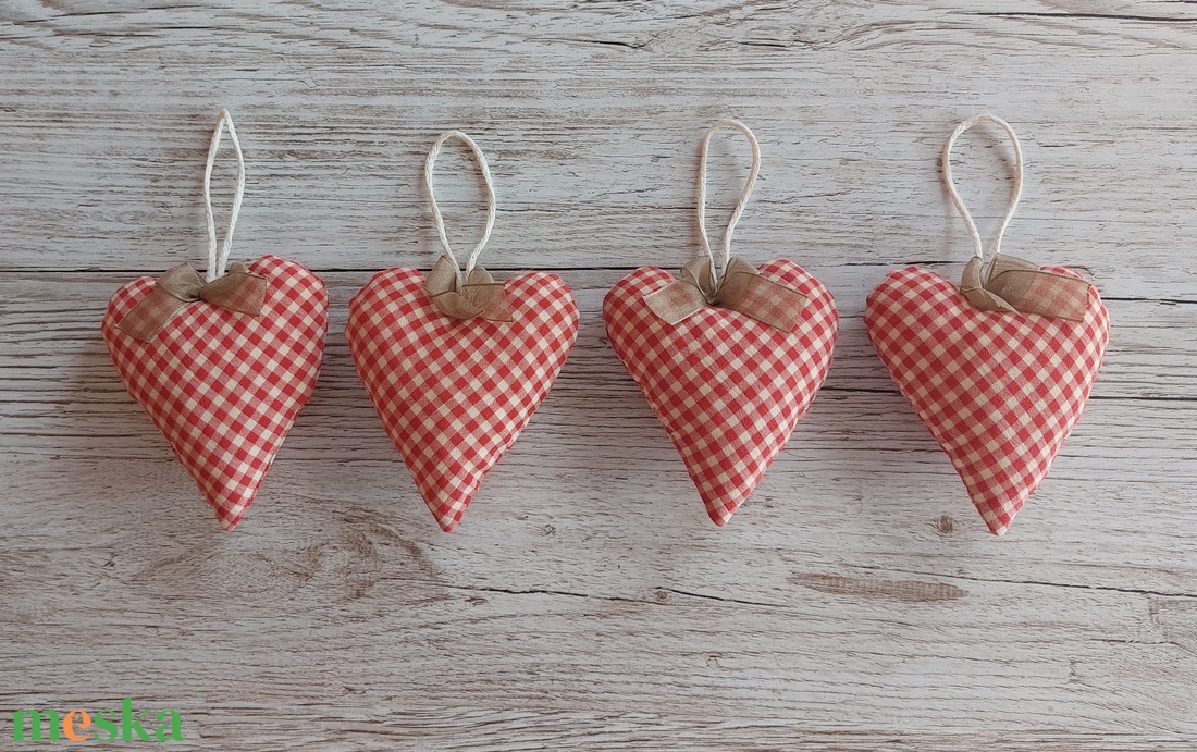 Karácsonyi dekoráció,vagy dísz,bézs és piros kockás anyagból - karácsony - adventi díszek - adventi ajtódísz - Meska.hu Karácsonyi dekoráció,vagy dísz,bézs és piros kockás anyagból - karácsony - adventi díszek - adventi ajtódísz - Meska.hu