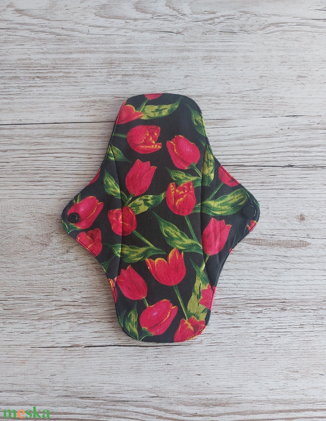 Egészségügyi betét, intim betét,újramosható,környezetbarát,fekete alapon piros tulipános pamutvászonból,NoWaste - szépségápolás - intim higiénia - intimbetét - Meska.hu Egészségügyi betét, intim betét,újramosható,környezetbarát,fekete alapon piros tulipános pamutvászonból,NoWaste - szépségápolás - intim higiénia - intimbetét - Meska.hu