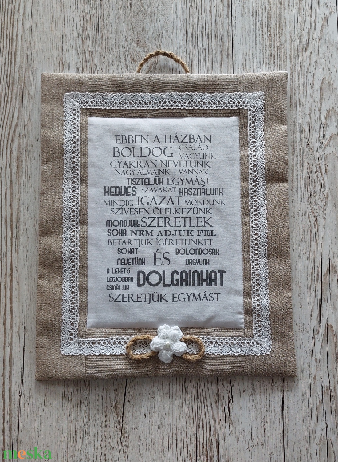 Bézs keretben textilkép,horgolt csipkével díszítve,transzfer felirattal, Vintage stílusban - otthon & életmód - dekoráció - kép & falikép - vászonkép - Meska.hu Bézs keretben textilkép,horgolt csipkével díszítve,transzfer felirattal, Vintage stílusban - otthon & életmód - dekoráció - kép & falikép - vászonkép - Meska.hu