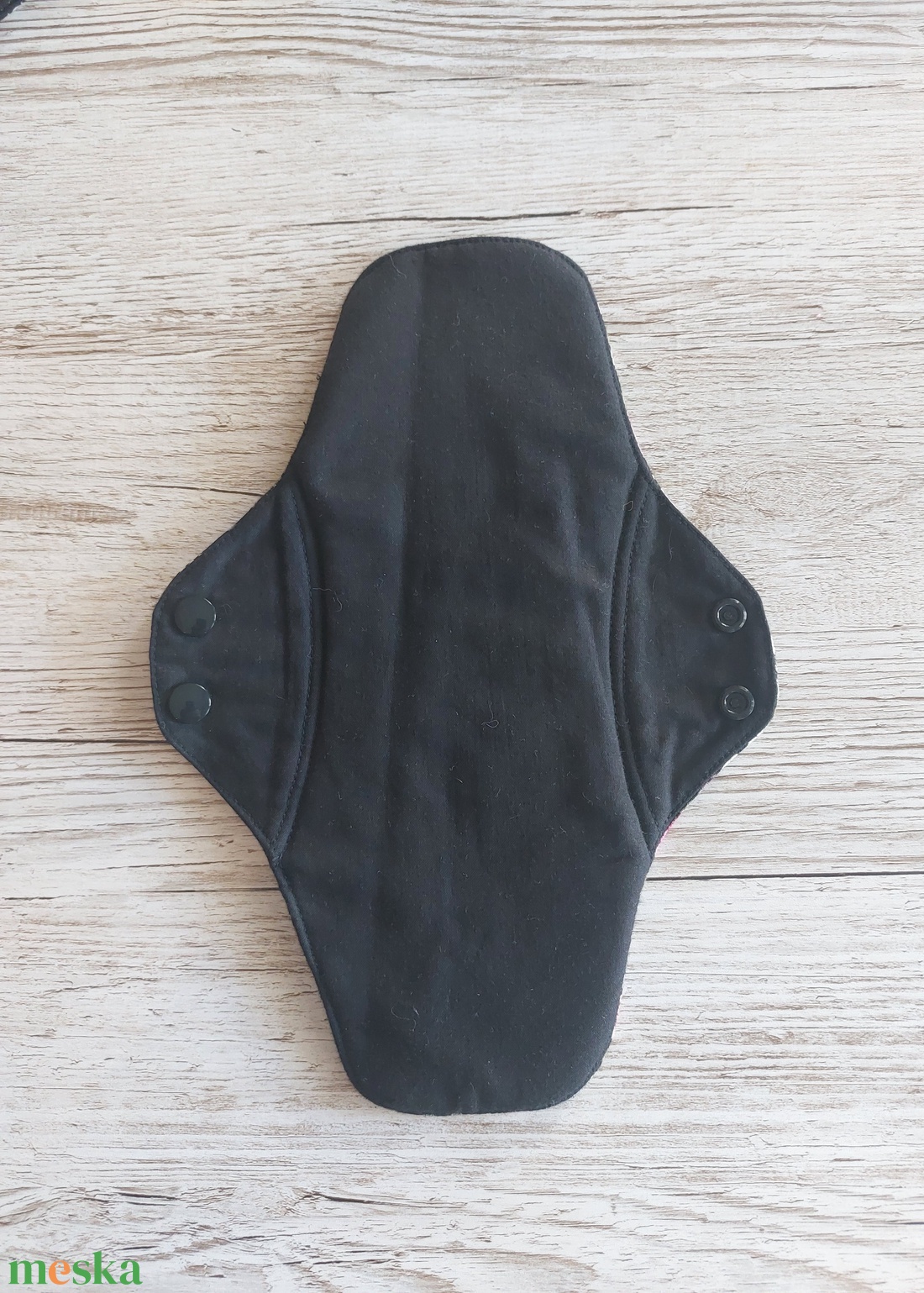 Éjszakai egészségügyi betét,intim betét,újramosható,környezetbarát,fekete alapon rózsás  pamutvászonból,NoWaste - szépségápolás - intim higiénia - intimbetét - Meska.hu