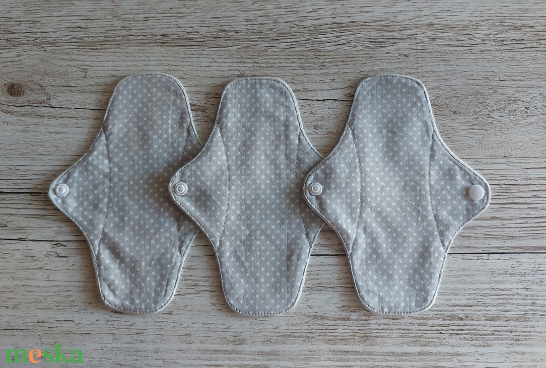 Tisztasági betét,intim betét,halványszürke alapon pöttyós  pamutvászonból,flanel alsórésszel,NoWaste - szépségápolás - intim higiénia - tisztasági betét - Meska.hu