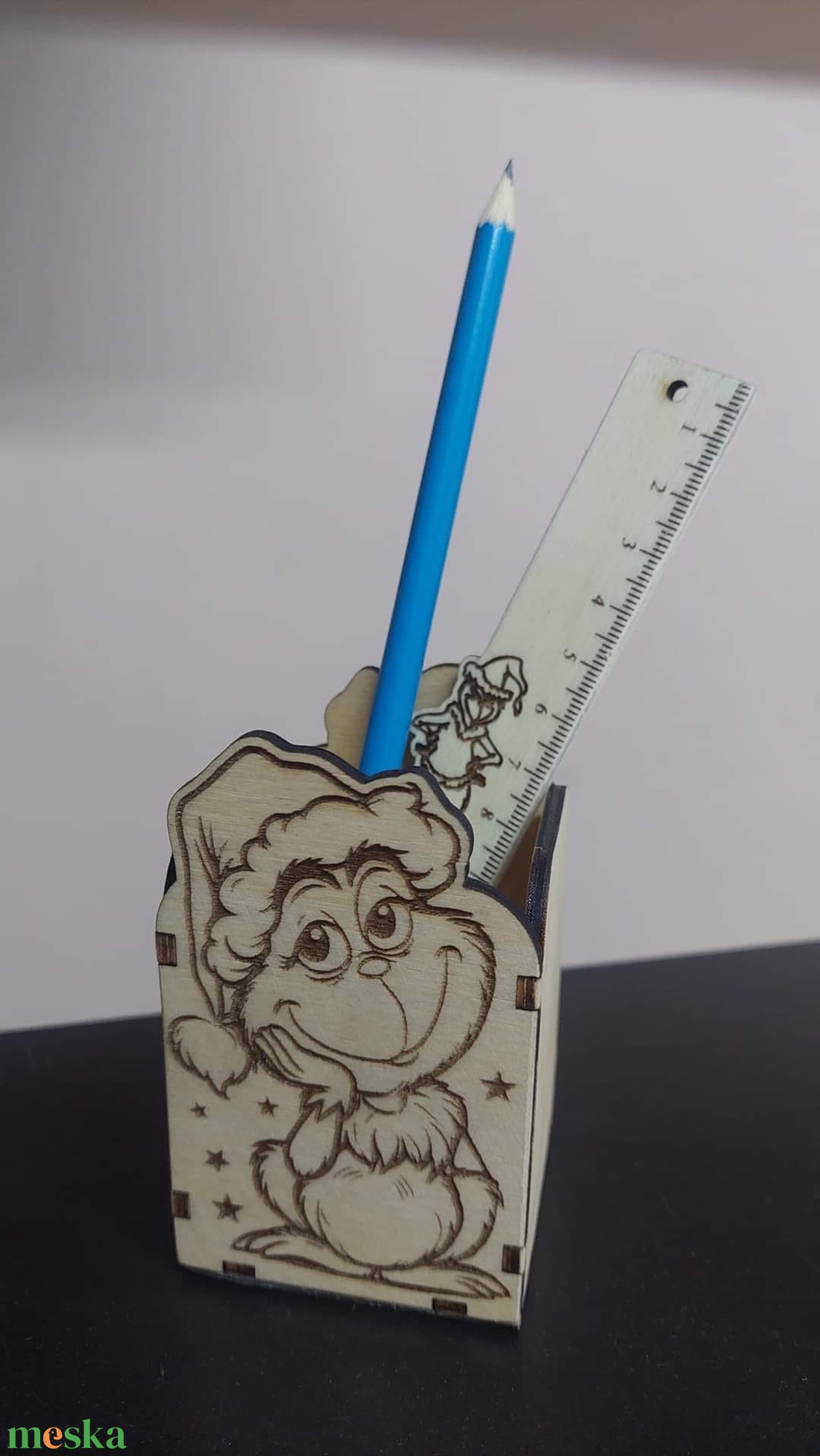 Grincs mintás faceruzatartó és favonalzó - otthon & életmód - papír, írószer - tolltartó & ceruzatekercs - Meska.hu Grincs mintás faceruzatartó és favonalzó - otthon & életmód - papír, írószer - tolltartó & ceruzatekercs - Meska.hu