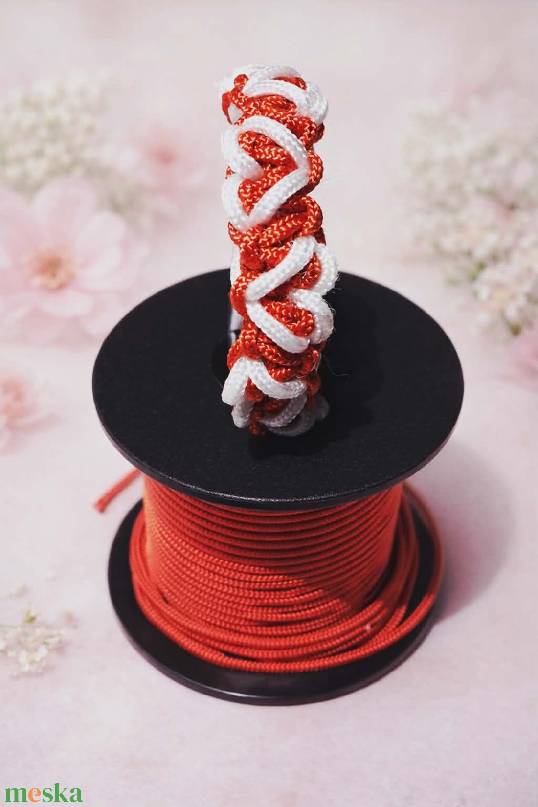 Szivecskés paracord karkötő - ékszer - karkötő - fonott karkötő - Meska.hu