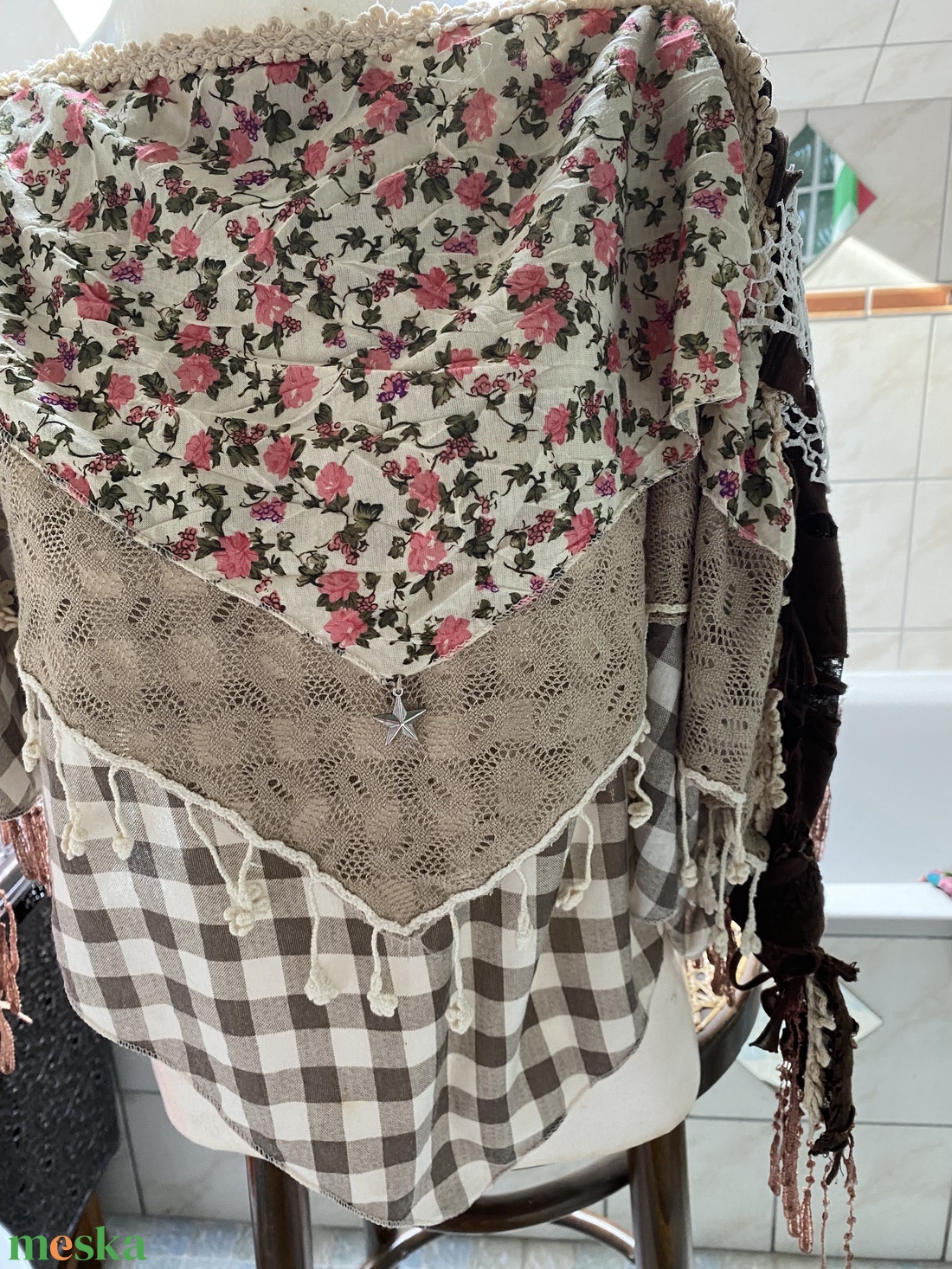 Különleges csipkebetétes vállkendő/ poncho - ruha & divat - női ruha - poncsó - Meska.hu Különleges csipkebetétes vállkendő/ poncho - ruha & divat - női ruha - poncsó - Meska.hu