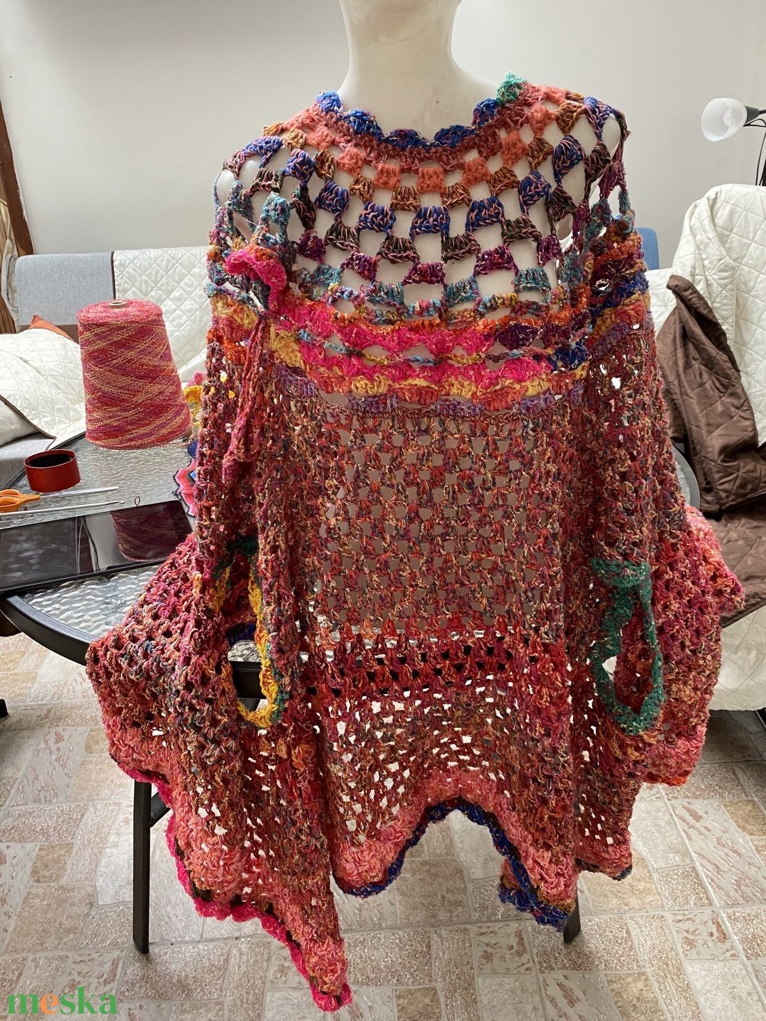 Nem jön szembe az utcán ez a bohókás, színes horgolt poncho. L/XL-es méret. - ruha & divat - női ruha - pulóver - Meska.hu Nem jön szembe az utcán ez a bohókás, színes horgolt poncho. L/XL-es méret. - ruha & divat - női ruha - pulóver - Meska.hu