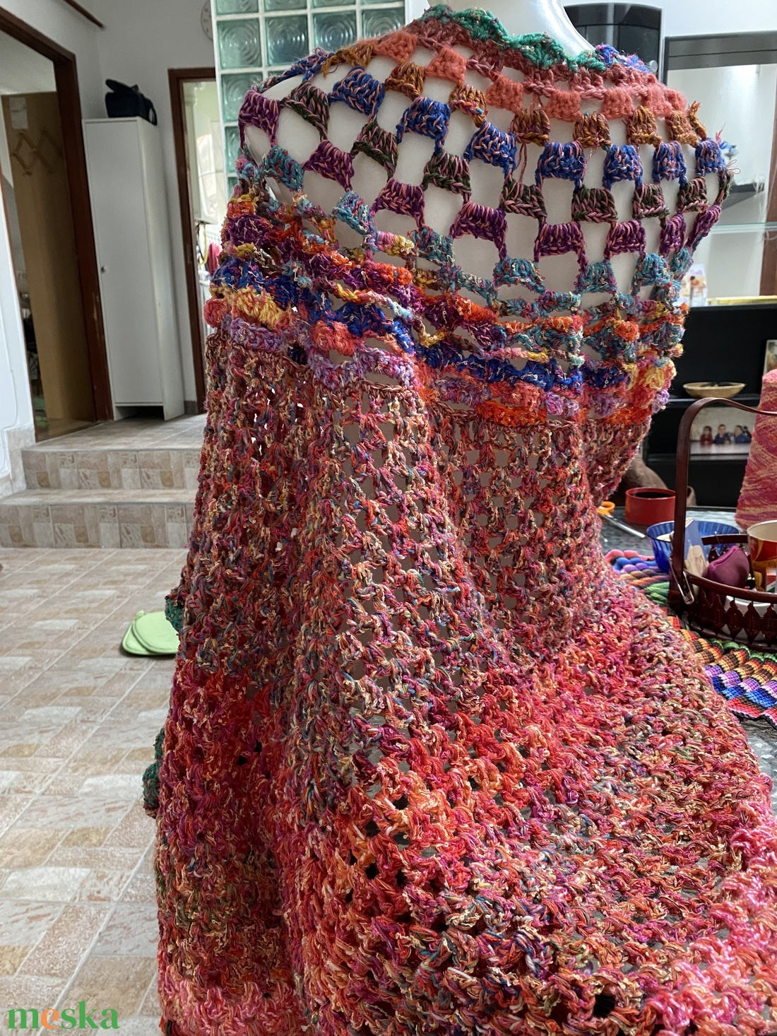 Nem jön szembe az utcán ez a bohókás, színes horgolt poncho. L/XL-es méret. - ruha & divat - női ruha - pulóver - Meska.hu Nem jön szembe az utcán ez a bohókás, színes horgolt poncho. L/XL-es méret. - ruha & divat - női ruha - pulóver - Meska.hu