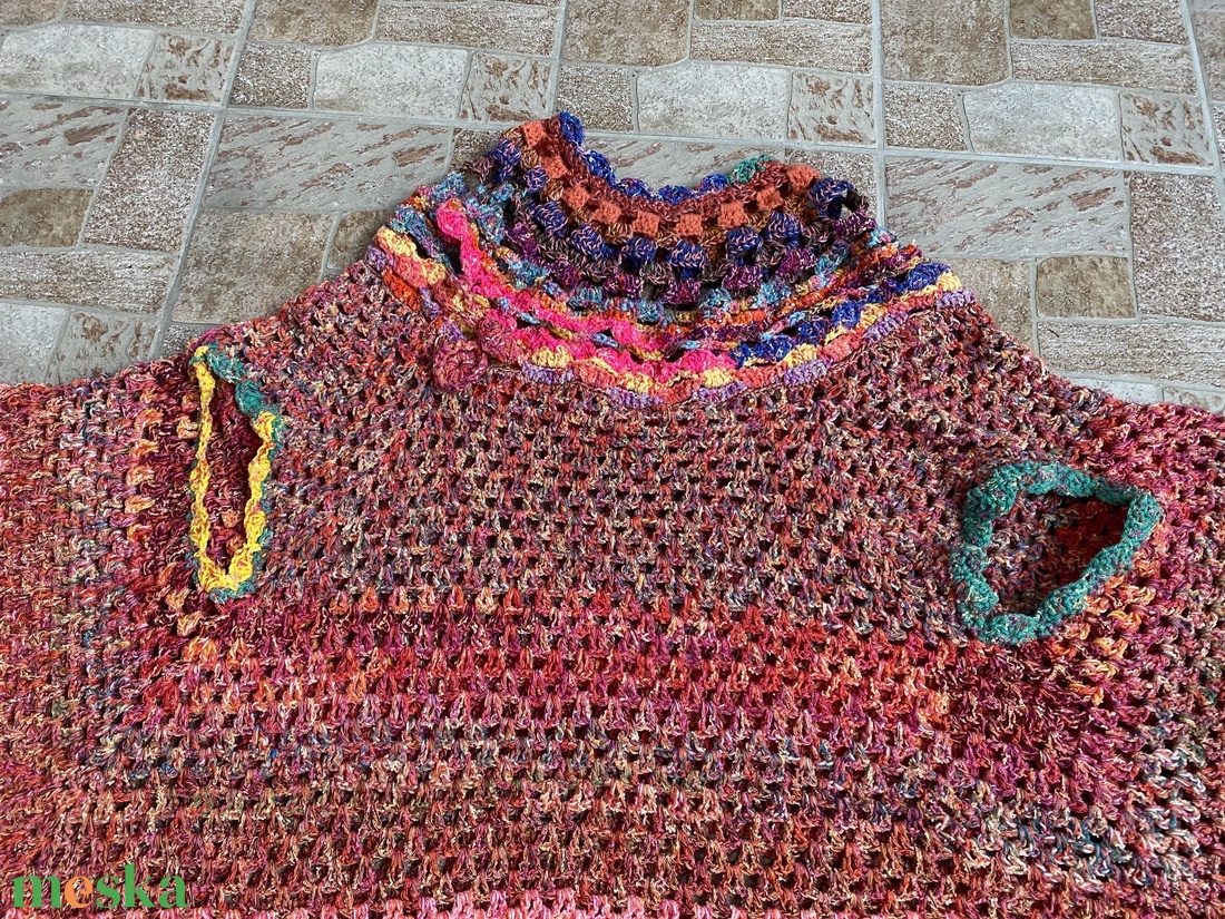 Nem jön szembe az utcán ez a bohókás, színes horgolt poncho. L/XL-es méret. - ruha & divat - női ruha - pulóver - Meska.hu Nem jön szembe az utcán ez a bohókás, színes horgolt poncho. L/XL-es méret. - ruha & divat - női ruha - pulóver - Meska.hu