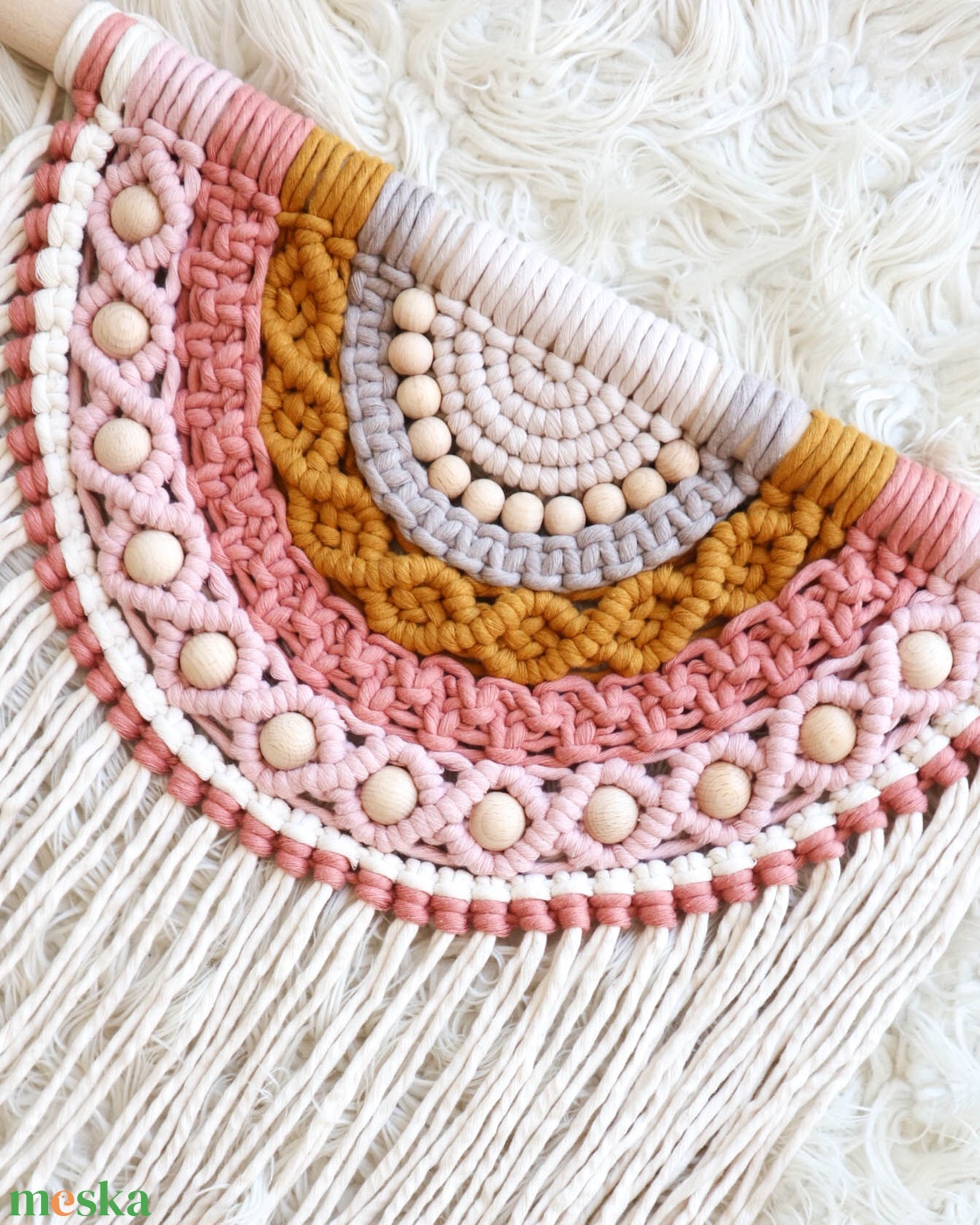 Gyöngyös szivárvány makramé falidísz  - mustár - otthon & életmód - dekoráció - fali és függő dekoráció - falra akasztható dekor - Meska.hu