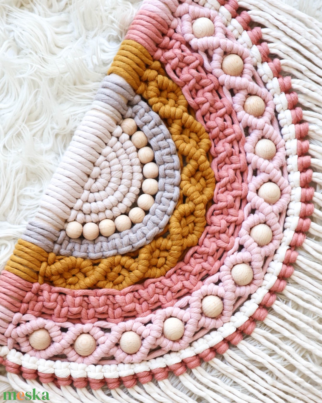 Gyöngyös szivárvány makramé falidísz  - mustár - otthon & életmód - dekoráció - fali és függő dekoráció - falra akasztható dekor - Meska.hu