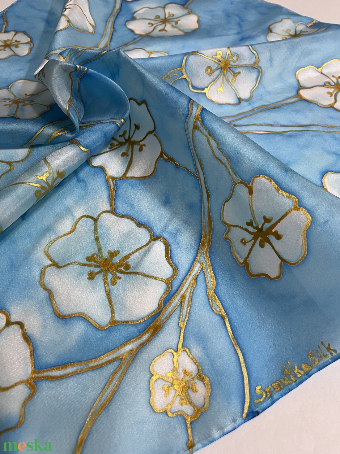 Kék kendő, cseresznyevirágzás mintával, hazai kézműves termék, selyem - ruha & divat - sál, sapka, kendő - kendő - Meska.hu