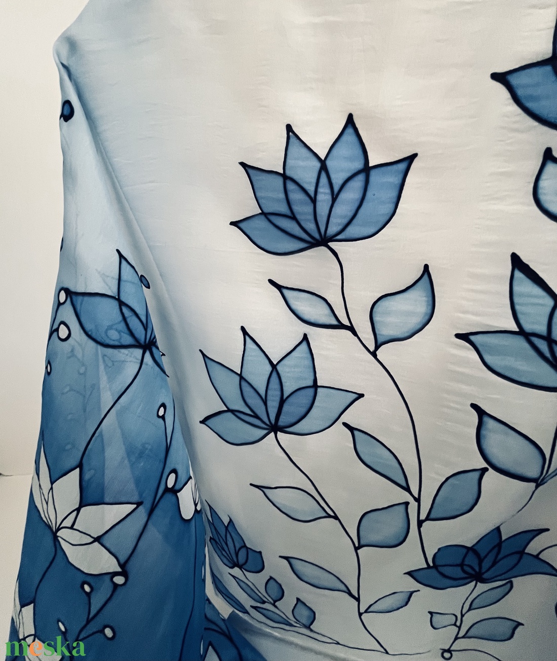 Királykék 100% selyem sál köszönő ajándék virágos átmenetes sál - ruha & divat - sál, sapka, kendő - sál - Meska.hu