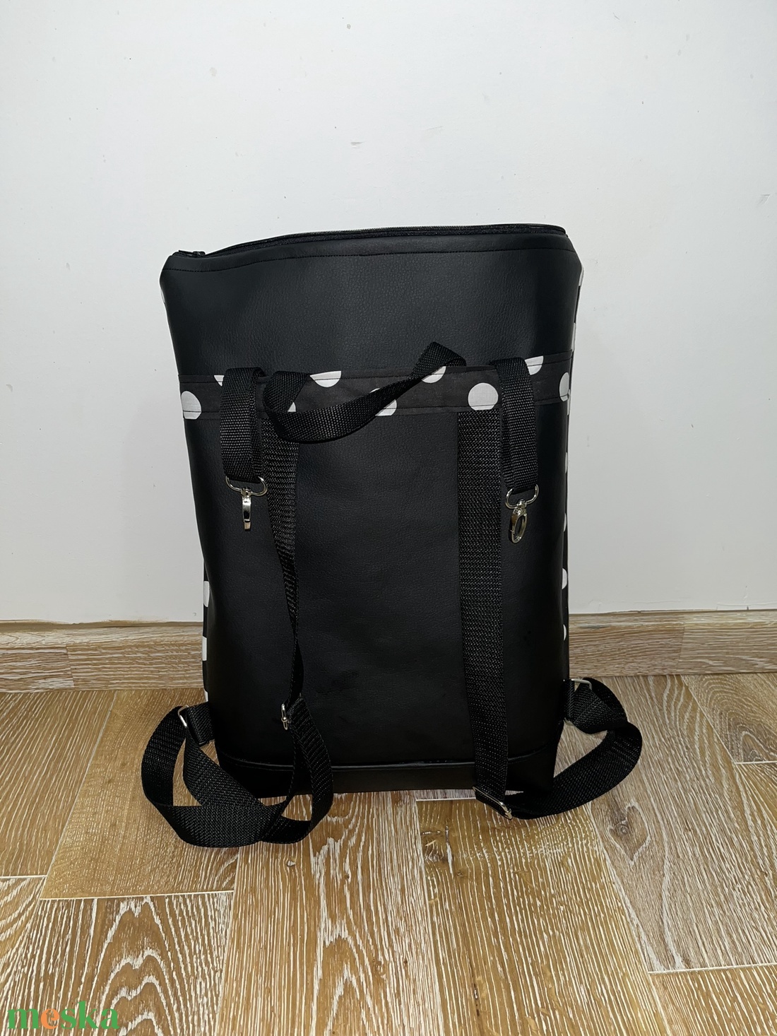 - Laura Rolltop hátizsák - pöttyös mintával - táska & tok - hátizsák - roll top hátizsák - Meska.hu - Laura Rolltop hátizsák - pöttyös mintával - táska & tok - hátizsák - roll top hátizsák - Meska.hu