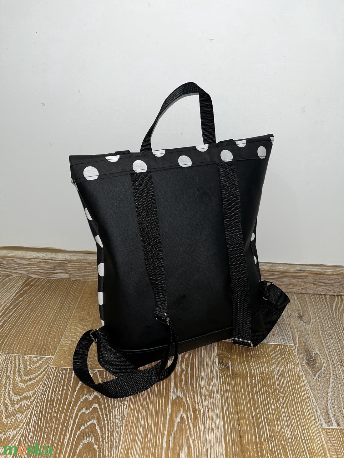 - Laura Rolltop hátizsák - pöttyös mintával - táska & tok - hátizsák - roll top hátizsák - Meska.hu - Laura Rolltop hátizsák - pöttyös mintával - táska & tok - hátizsák - roll top hátizsák - Meska.hu